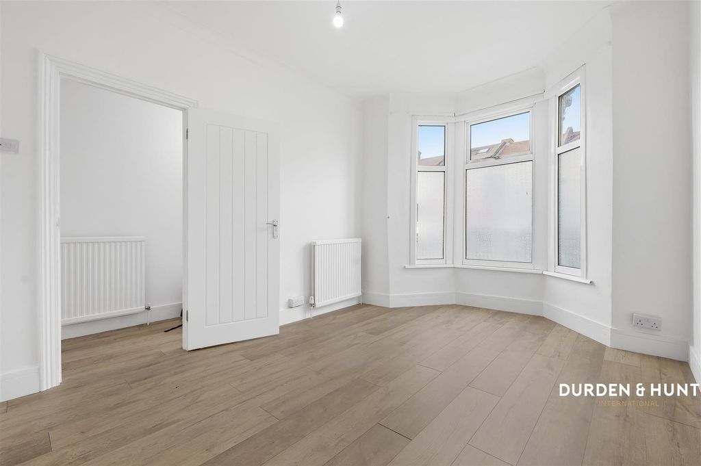 Property photo 3 of 20 Cann Hall Road