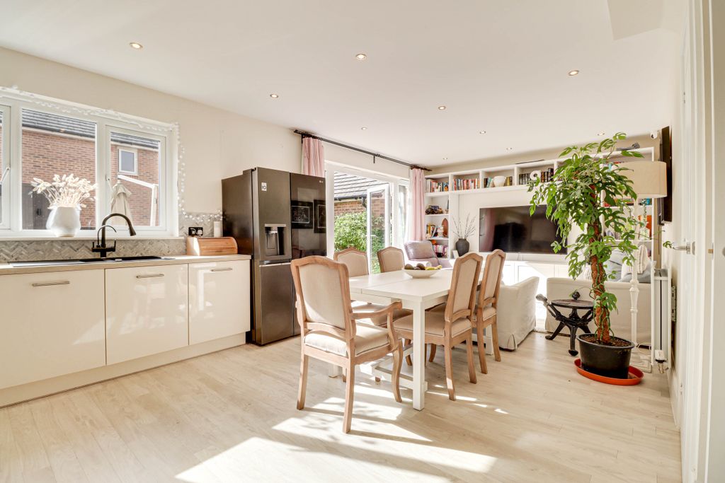 Property photo 2 of 26 Kitchen/Diner