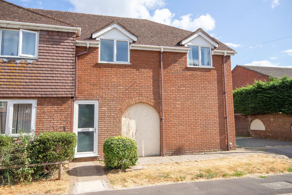 Property photo 1 of 9 External