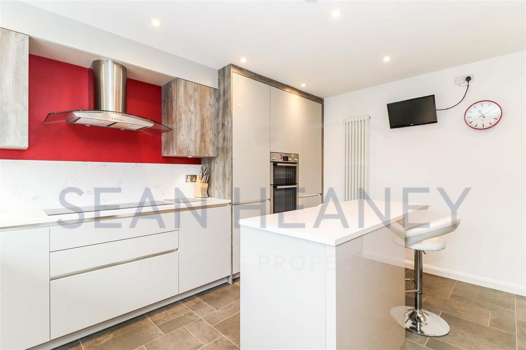 Property photo 1 of 25