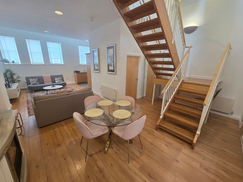 Property photo 2 of 28