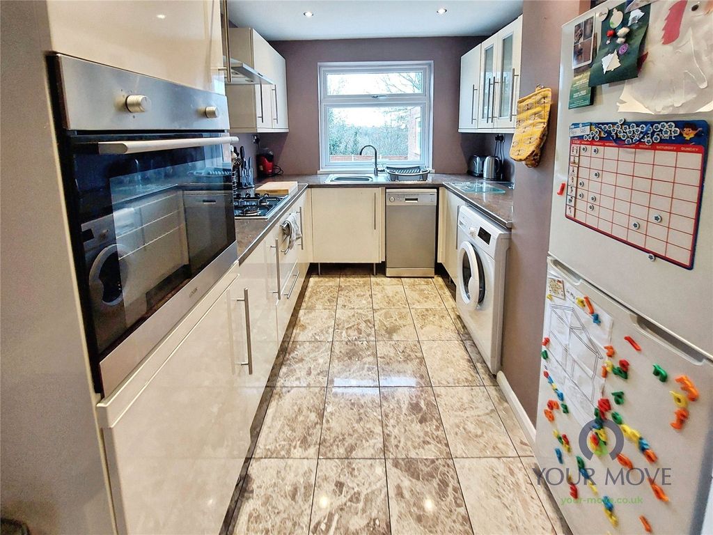 Property photo 3 of 12 Kitchen