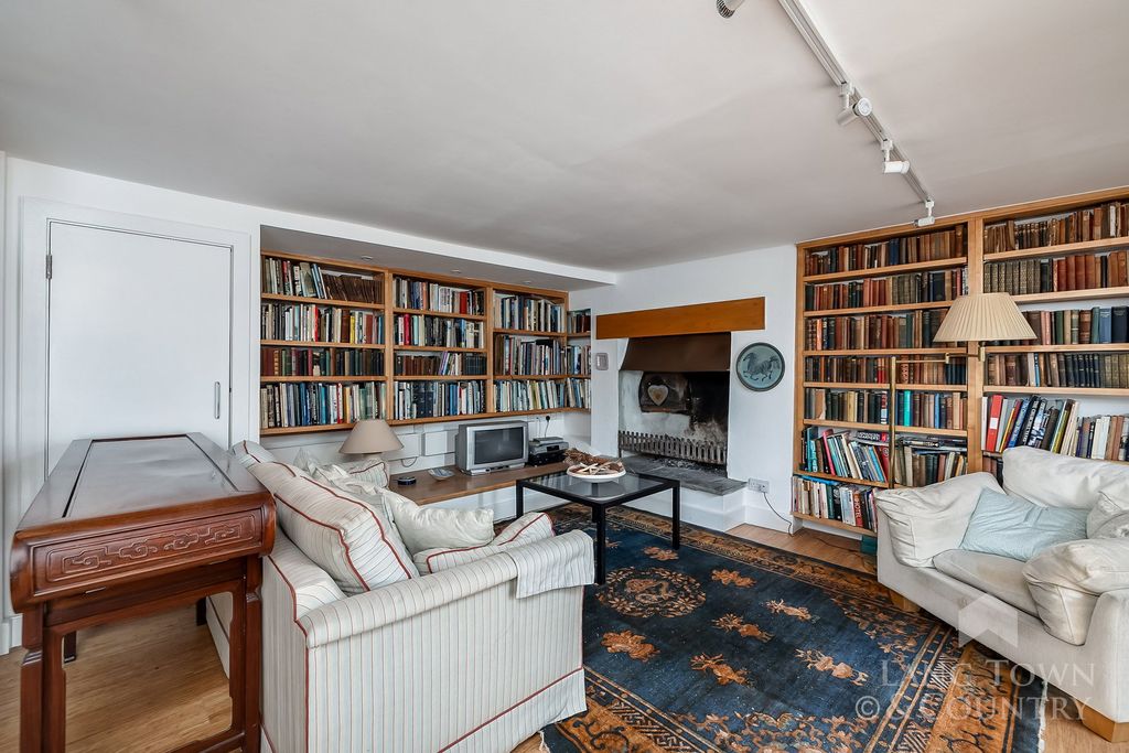 Property photo 3 of 21