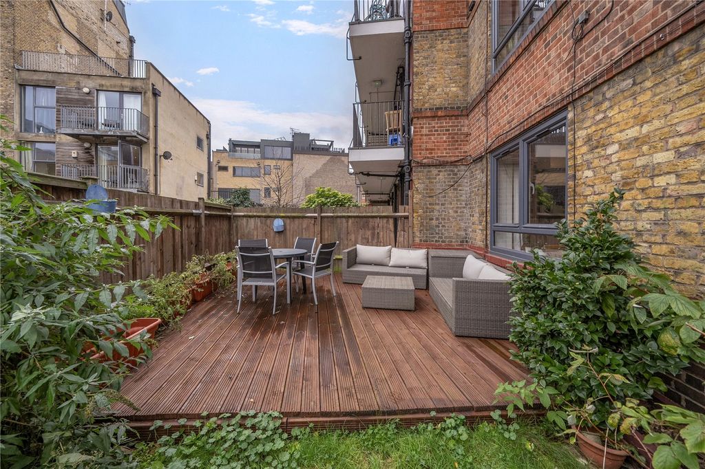 Property photo 2 of 21 Garden