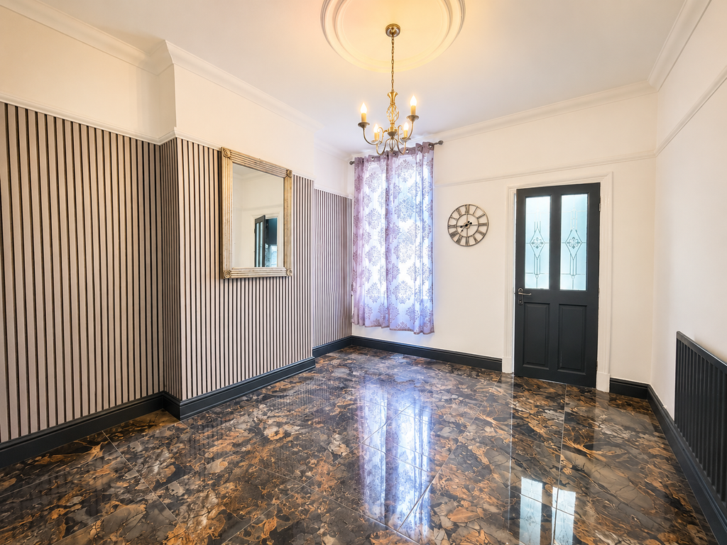 Property photo 2 of 13 c3Aea354-d4A7-4974-8147-d29c289Fd988