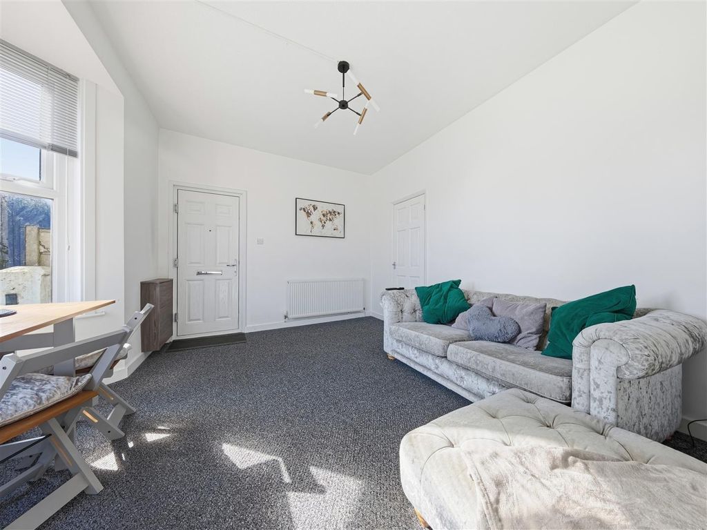 Property photo 3 of 16 Sea Street (3).Jpg