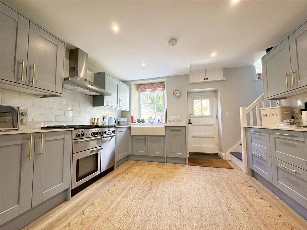 Property photo 3 of 34 Kitchen