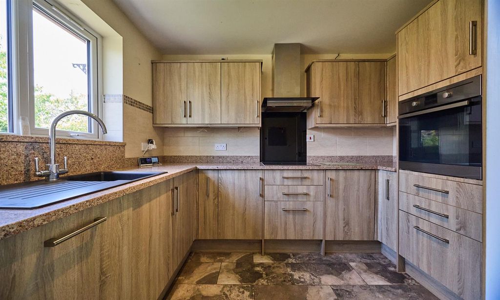Property photo 2 of 16 Rear Refitted Kitchen