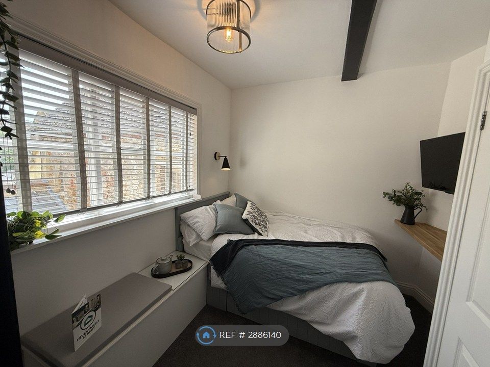 Property photo 1 of 11 Room 5