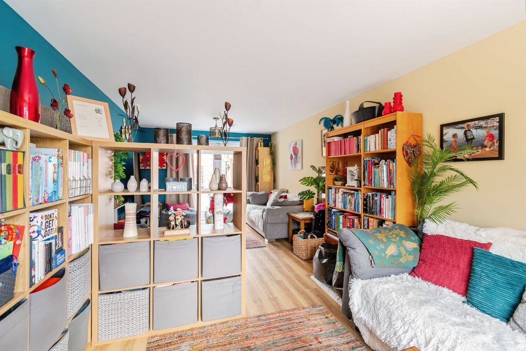 Property photo 2 of 19