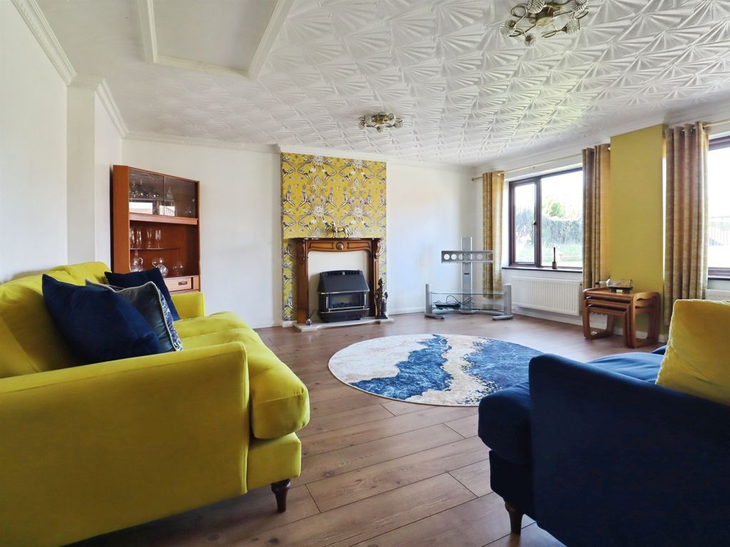 Property photo 2 of 28