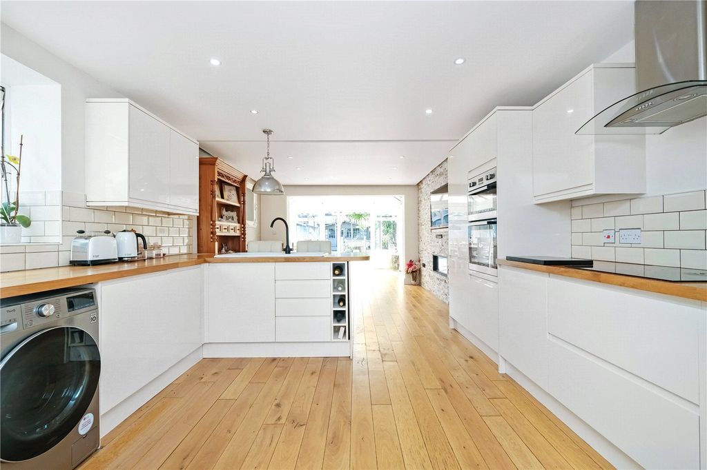 Property photo 3 of 19 Kitchen/Diner