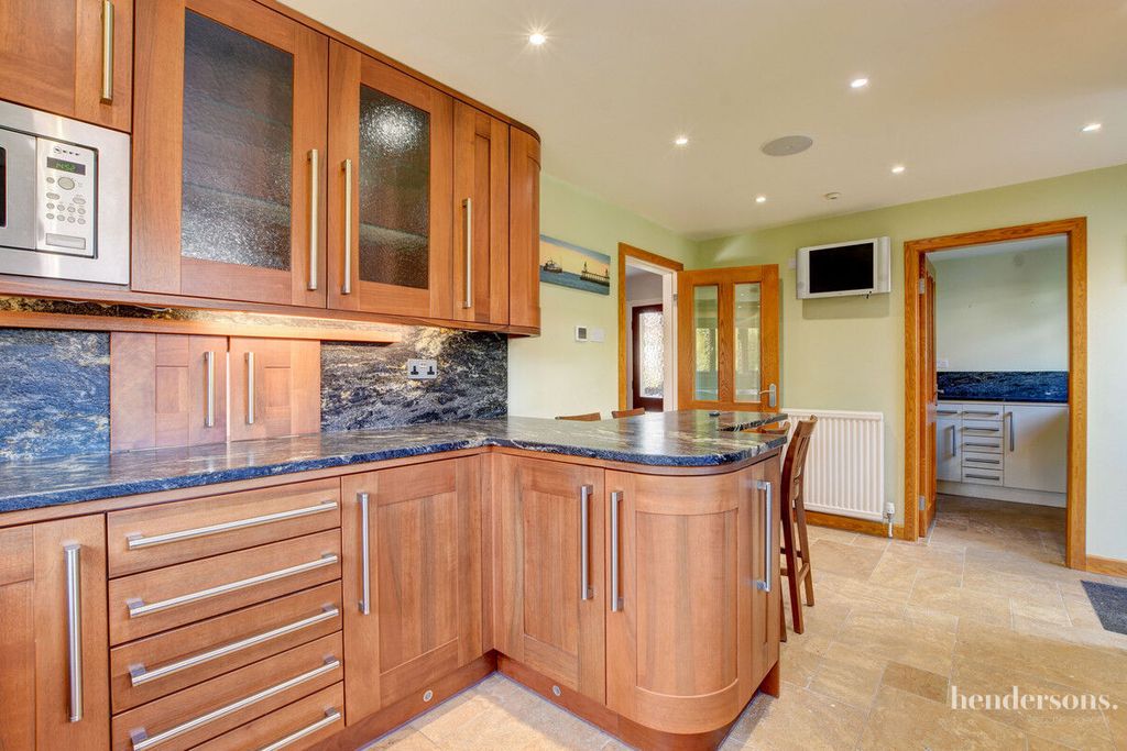 Property photo 3 of 22