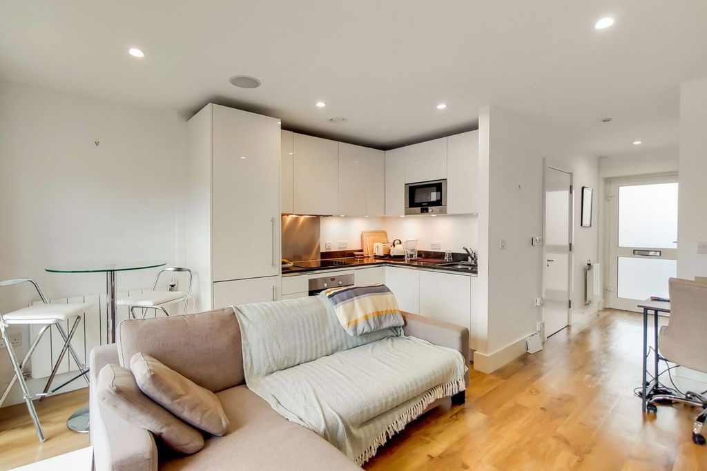 Property photo 2 of 11