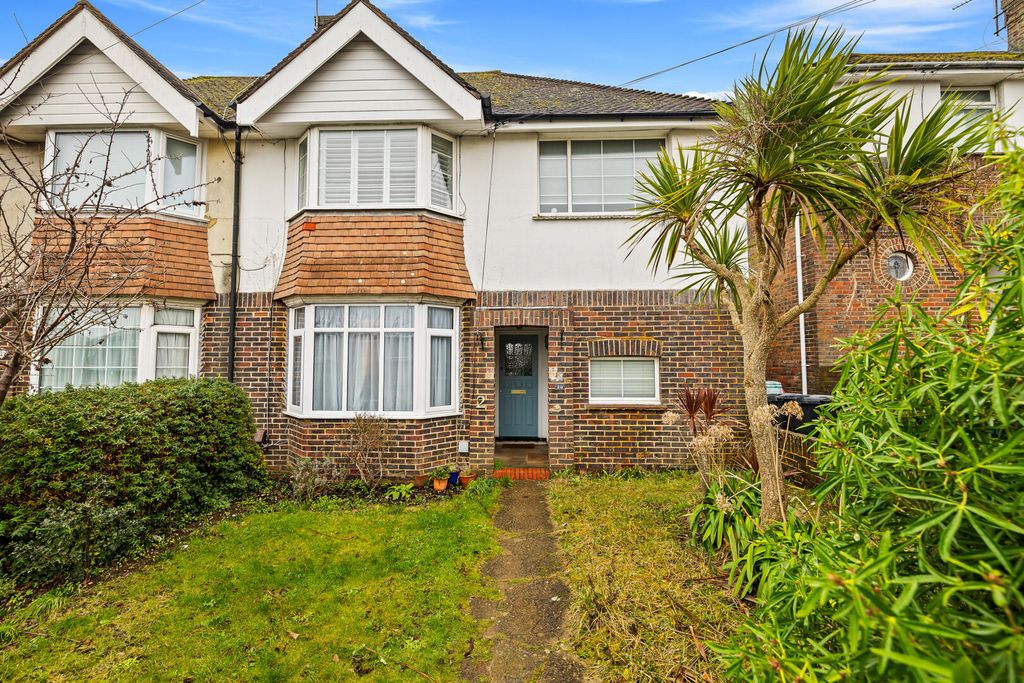 Property photo 3 of 11 Front (Exterior)