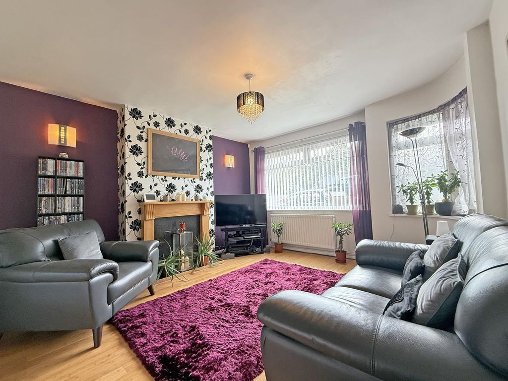 Property photo 2 of 16 Kneele Gardens 21 - Living Room.Jpg