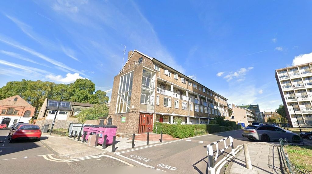 Property photo 1 of 2