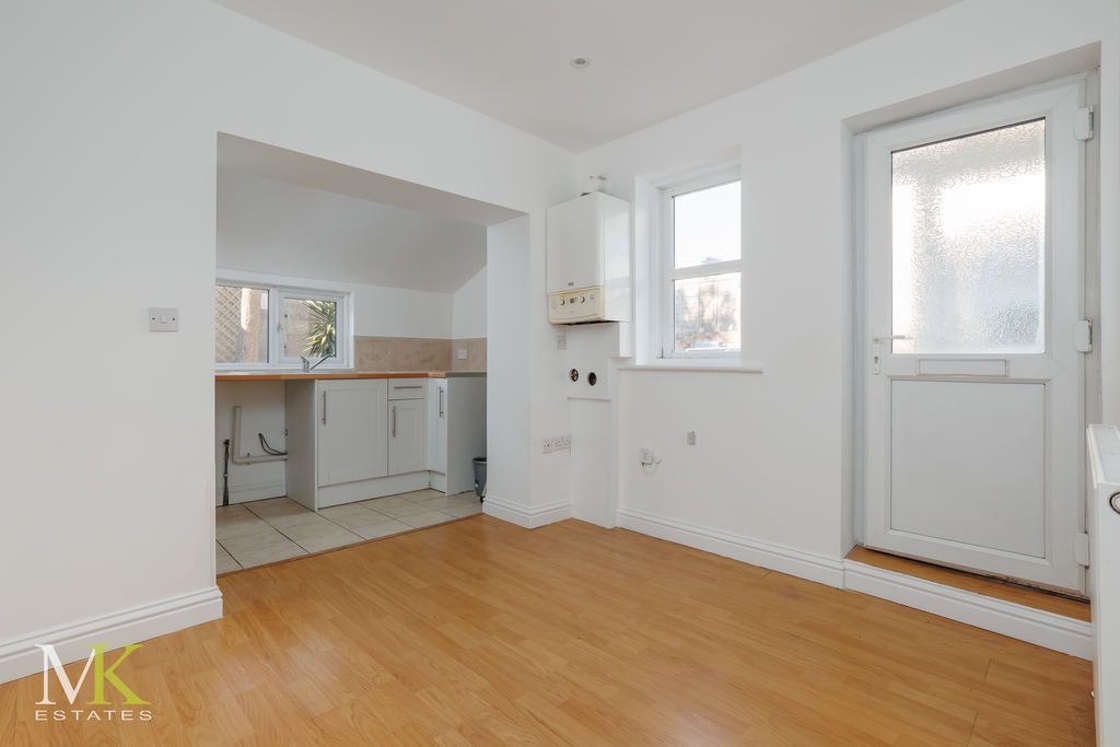 Property photo 3 of 10 Photo 7