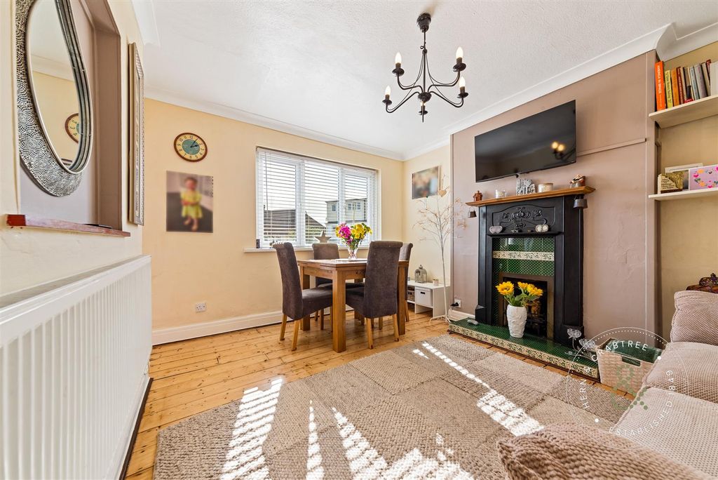 Property photo 3 of 27 Fairwater-Grove-East-15.Jpg