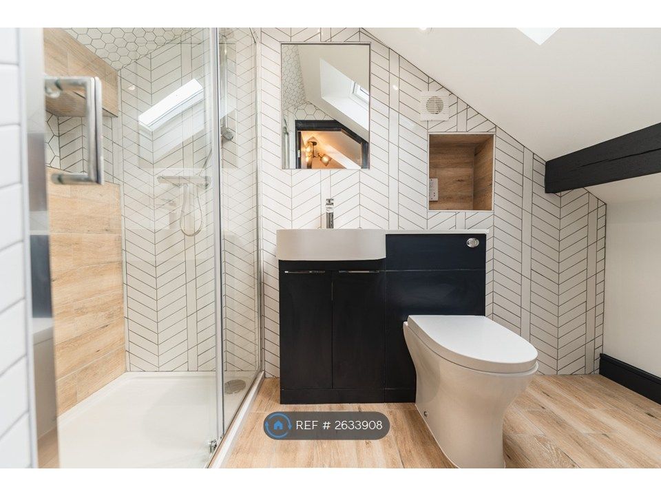 Property photo 3 of 12 Bedroom 5 Bathroom