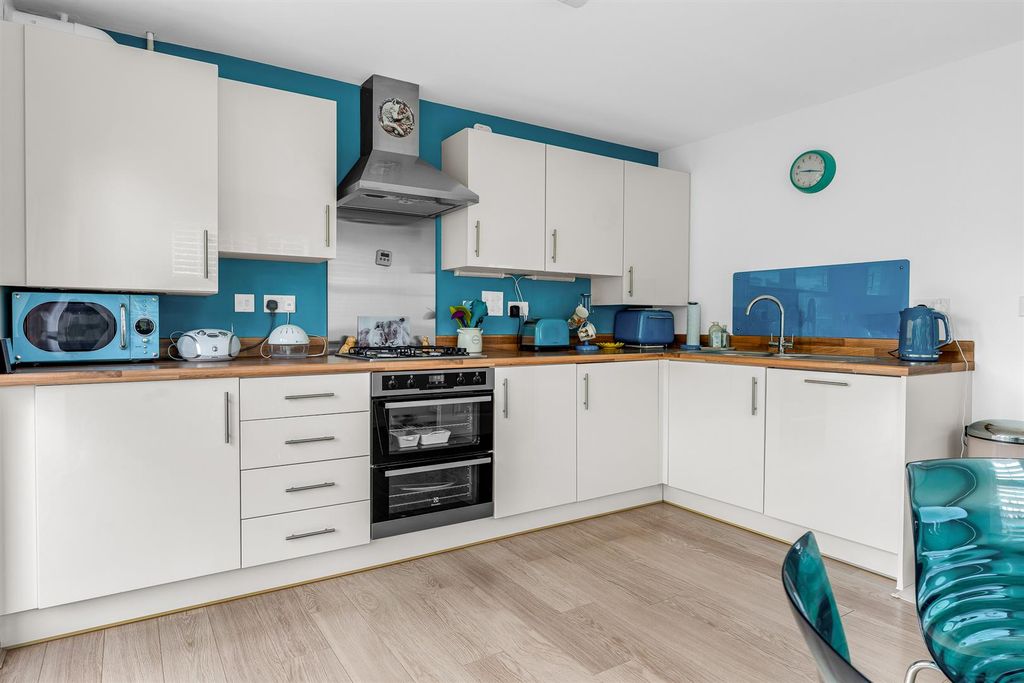 Property photo 3 of 26 Internal-19.Jpg