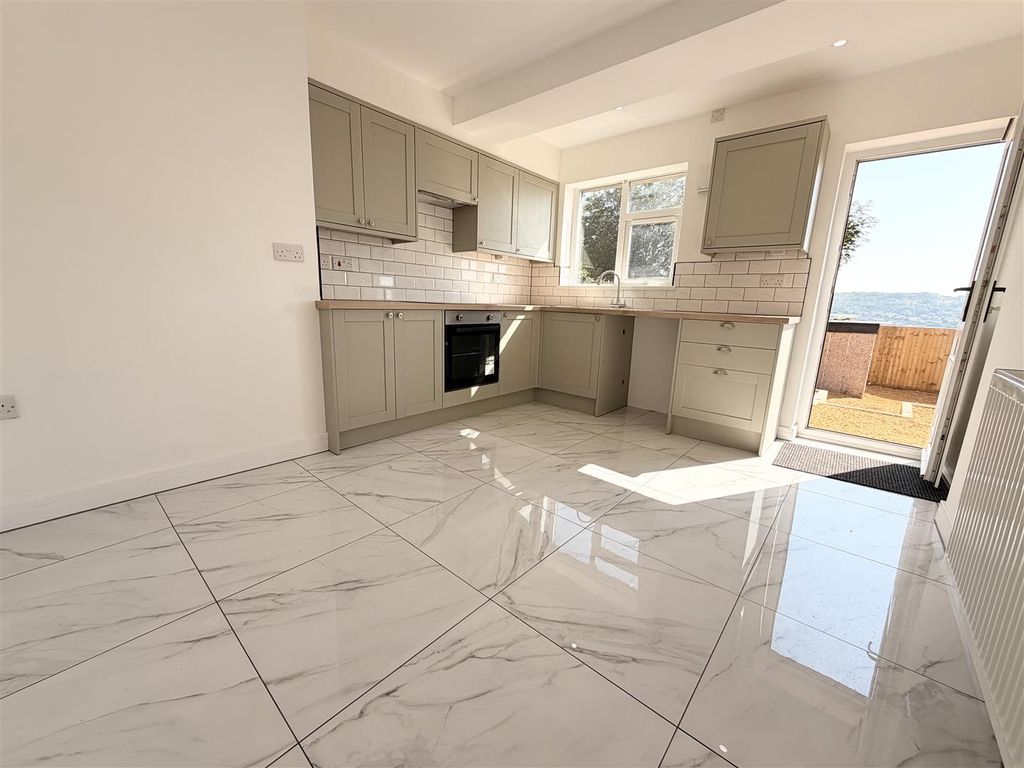 Property photo 3 of 32 Tempimage4Nm43S.Jpg