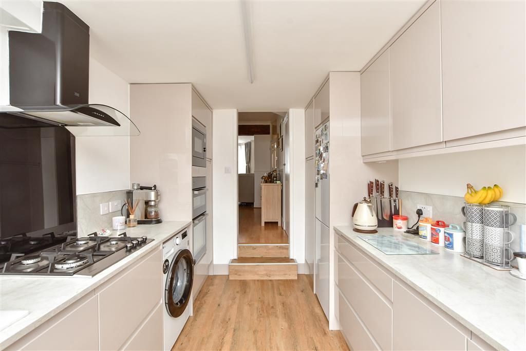 Property photo 3 of 14 Kitchen