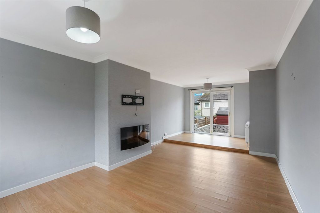 Property photo 2 of 13 Living/Dining Room