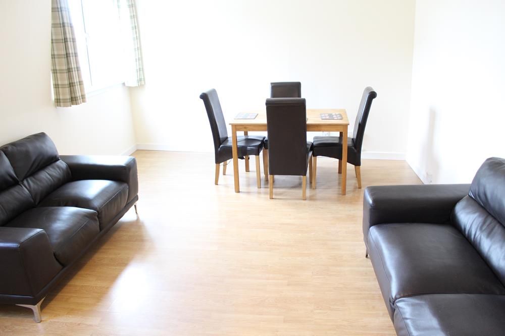 Property photo 1 of 6 Lounge