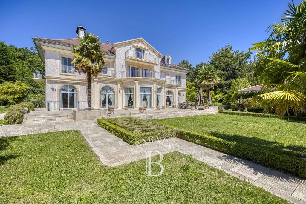 Property photo 2 of 53