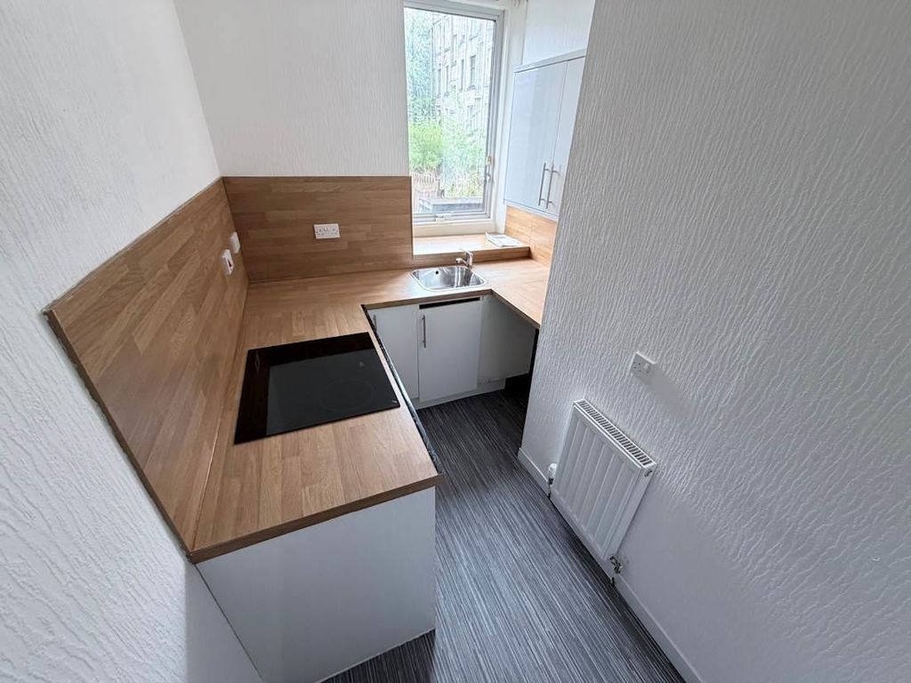 Property photo 3 of 6 Kitchen