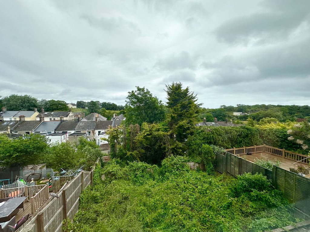 Property photo 3 of 25