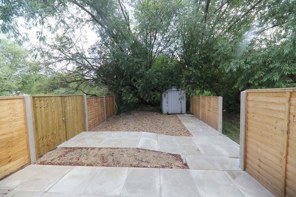 Property photo 2 of 12 Garden (2)