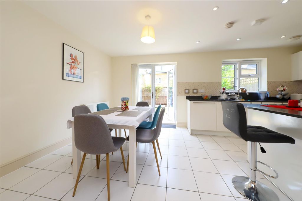 Property photo 3 of 17 Kitchen