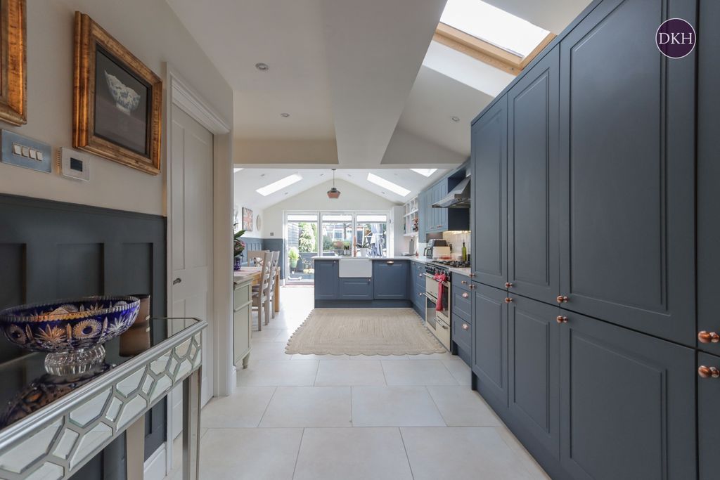 Property photo 2 of 14 Picture No. 11