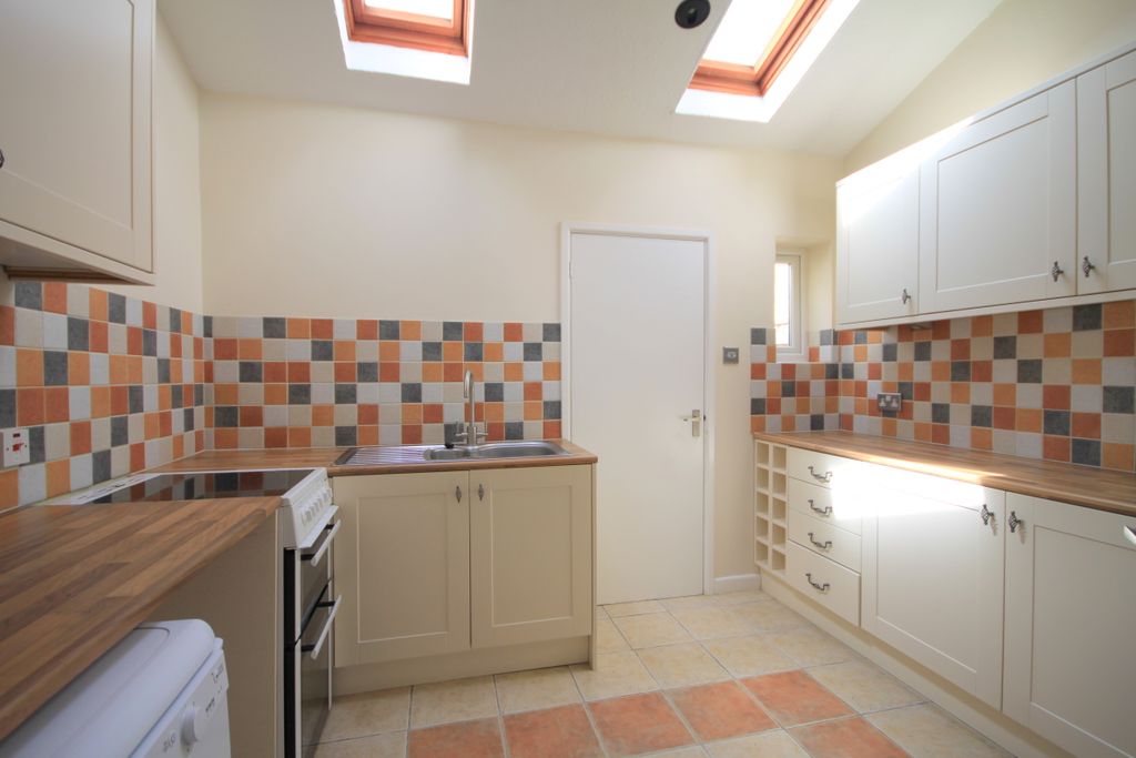 Property photo 2 of 8 Kitchen