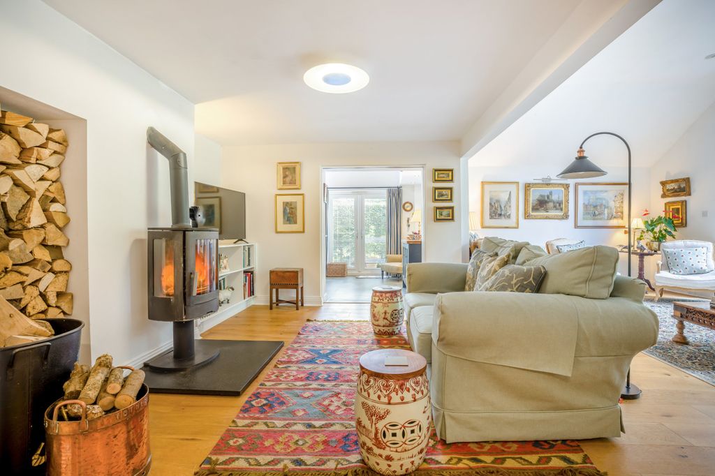 Property photo 2 of 17 Sitting Room