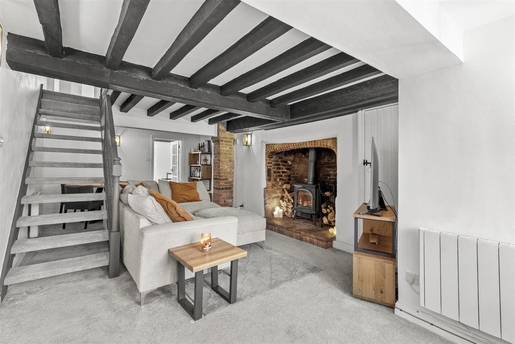 Property photo 2 of 11 Living Room