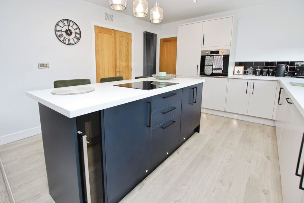 Property photo 2 of 22 4328471