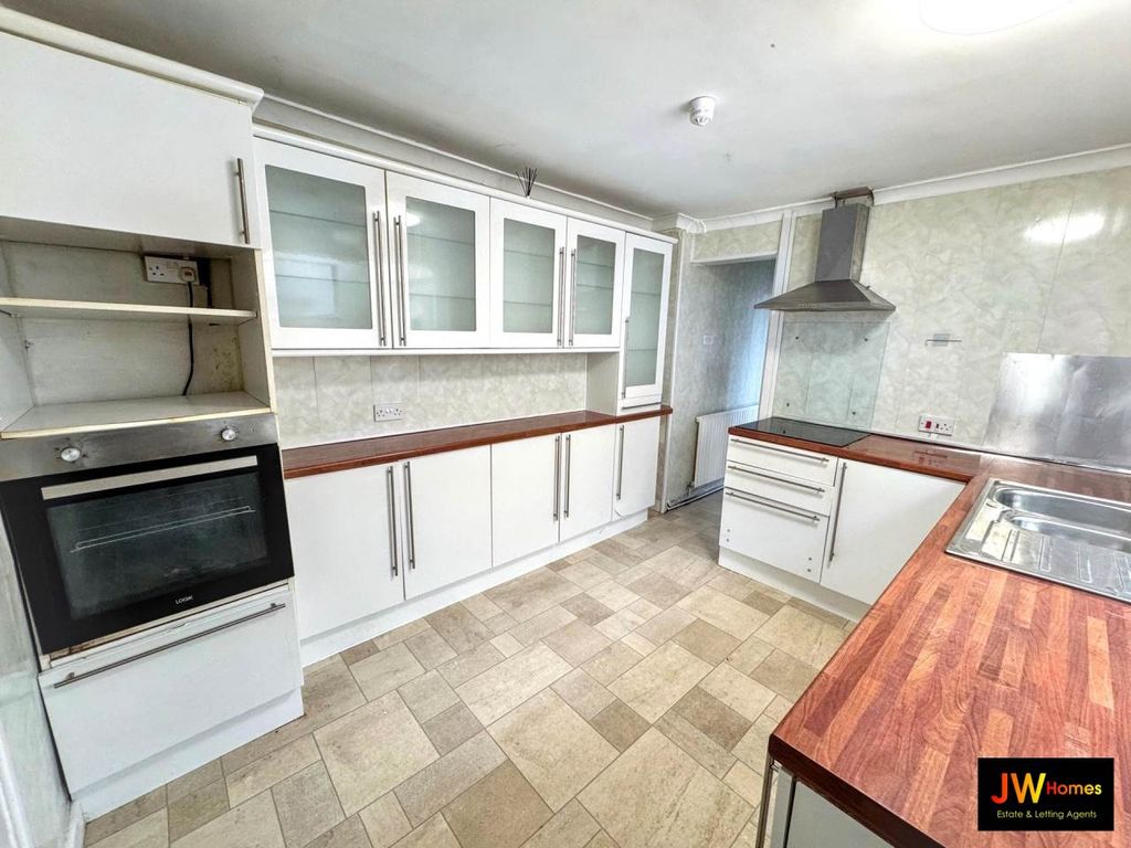 Property photo 2 of 20 Kitchen (36)