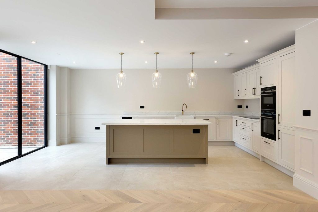 Property photo 3 of 16 Picture No. 12