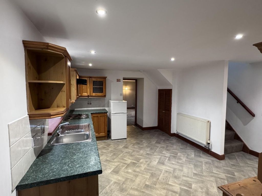 Property photo 3 of 17 Kitchen