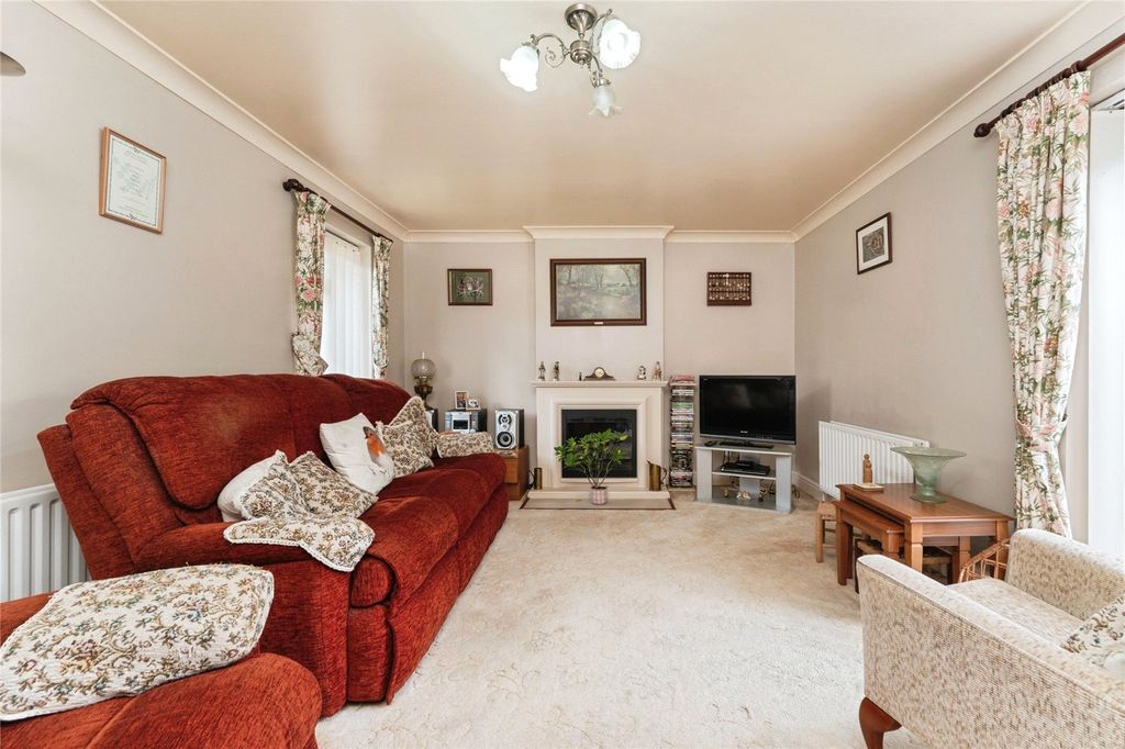 Property photo 2 of 21 Picture No. 12