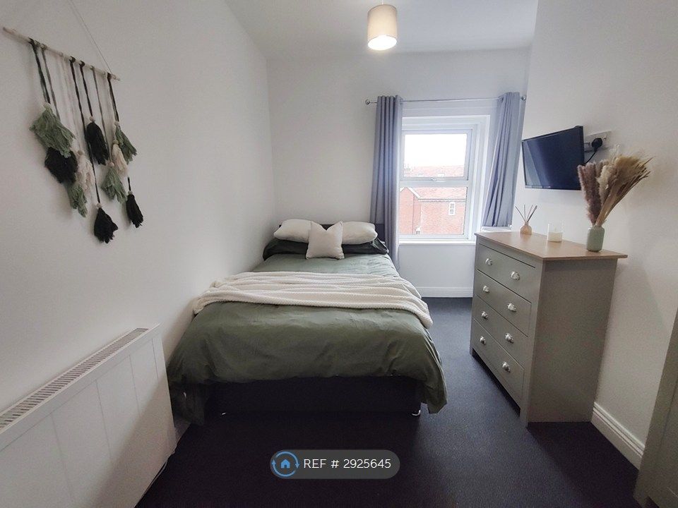 Property photo 2 of 12 Room 6 - Double Room - £625Pcm