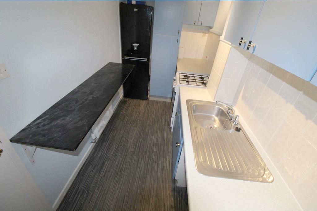 Property photo 3 of 11 Kitchen 2.Jpg