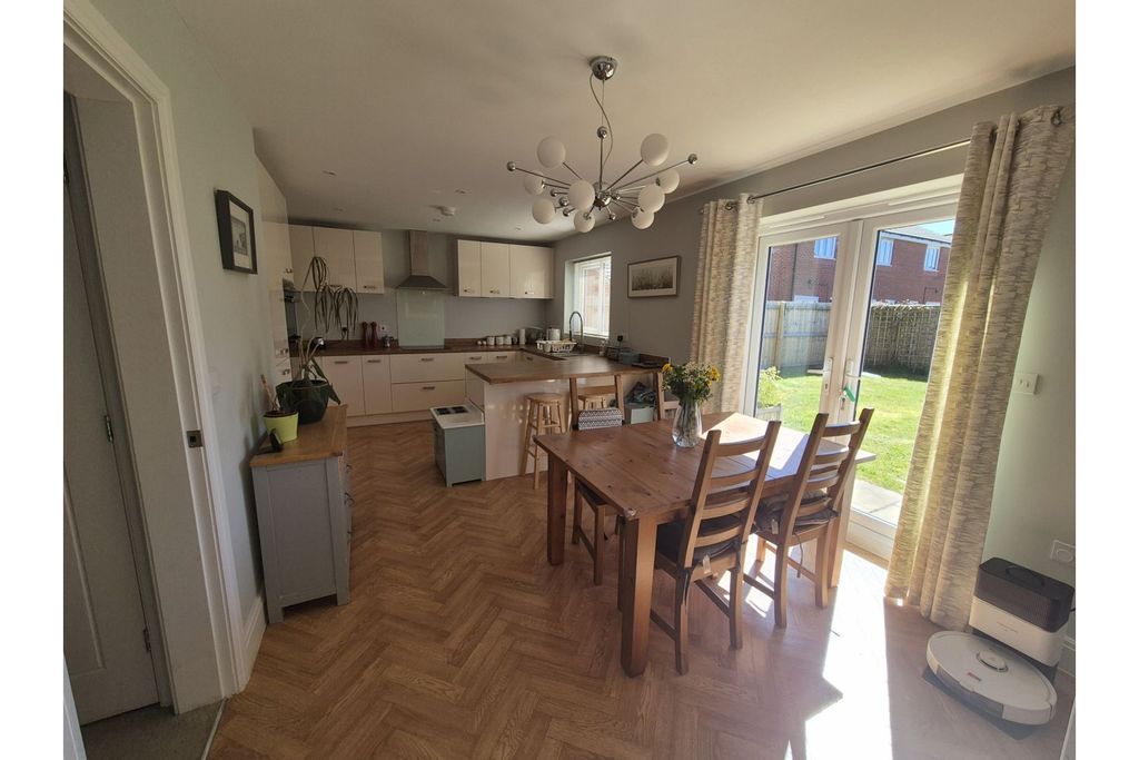 Property photo 3 of 22 Kitchen/Diner