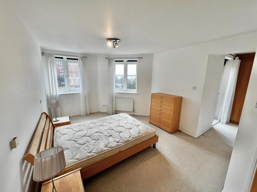 Property photo 3 of 10 Bedroom1.Jpg