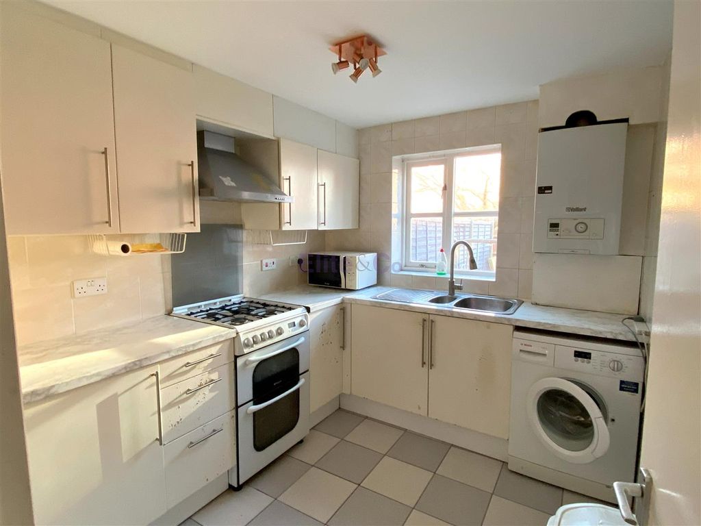 Property photo 3 of 15 Kitchen