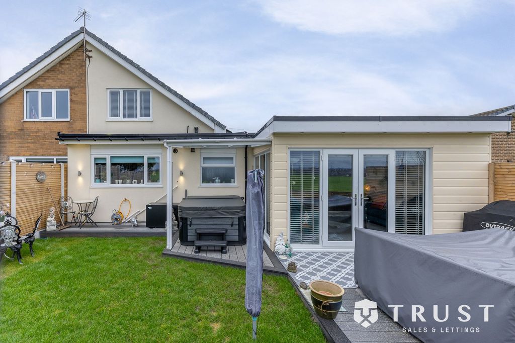 Property photo 2 of 37