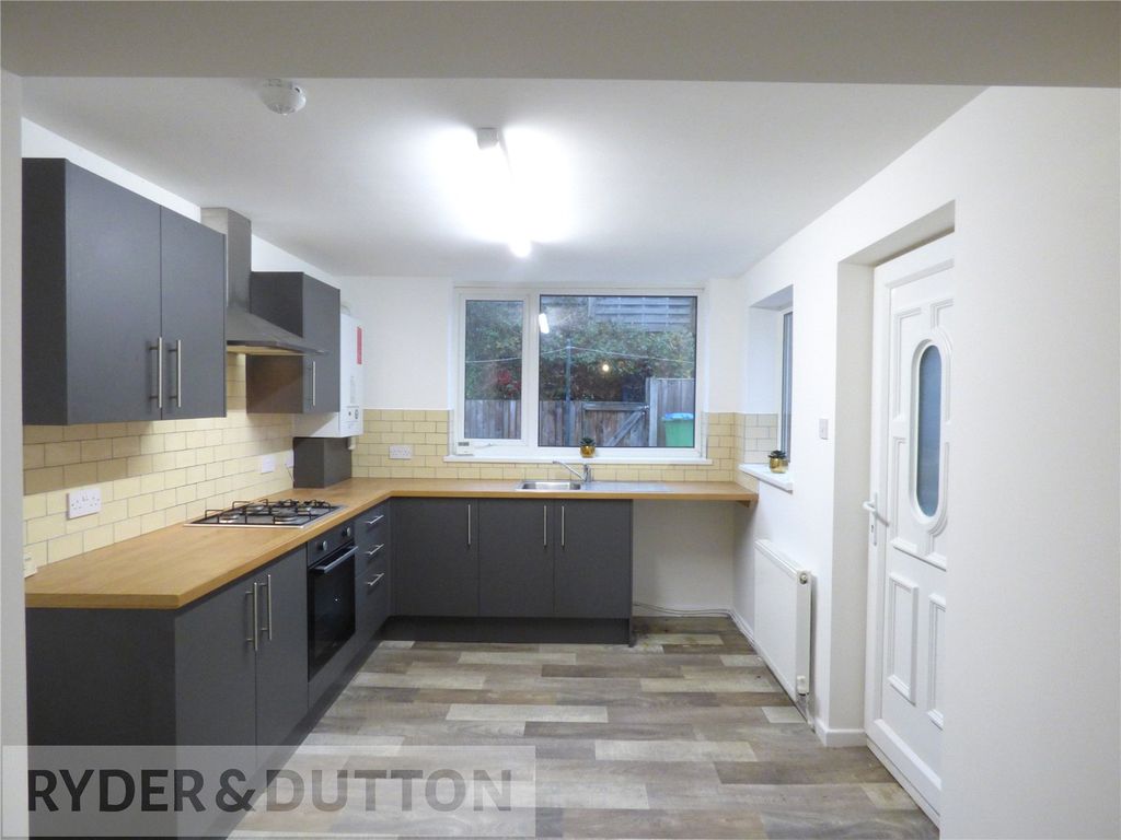 Property photo 3 of 17 Kitchen